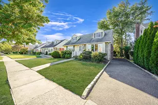 43 Shortridge Dr, Mineola, NY 11501 - Photo 3