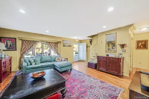 43 Shortridge Dr, Mineola, NY 11501 - Photo 9