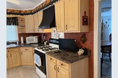 59 Edgewood Avenue, Oakdale, NY 11769 - Photo 5