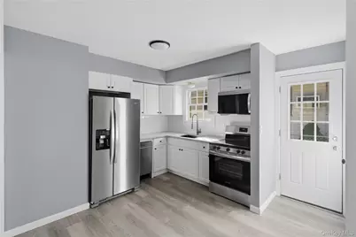 180 Main Avenue, Mastic, NY 11950 - Photo 5