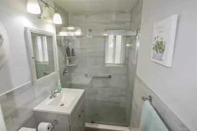 112 Edmunton Drive #C4, North Babylon, NY 11703 - Photo 7