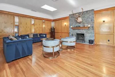 117 Middlesex Avenue, Oakdale, NY 11769 - Photo 13