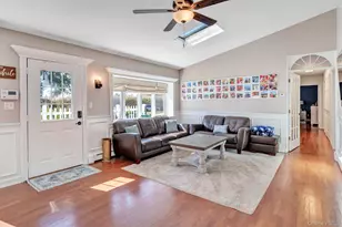 117 Middlesex Ave, Oakdale, NY 11769 - Photo 5