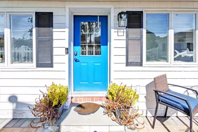 117 Middlesex Avenue, Oakdale, NY 11769 - Photo 3