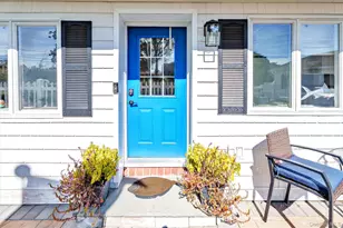 117 Middlesex Ave, Oakdale, NY 11769 - Photo 3