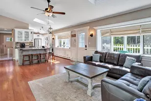 117 Middlesex Ave, Oakdale, NY 11769 - Photo 7