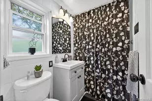 453 Andrews Rd, Mineola, NY 11501 - Photo 11