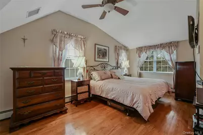 45 Manchester Street, Westbury, NY 11590 - Photo 19