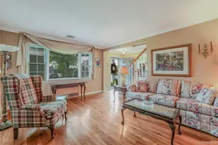 45 Manchester St, Westbury, NY 11590 - Photo 7