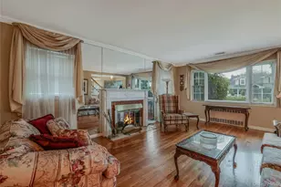 45 Manchester St, Westbury, NY 11590 - Photo 5