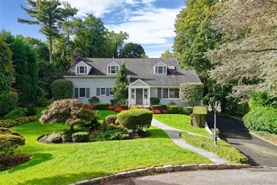 4 Kimson Court, Manhasset, NY 11030 - Photo 1