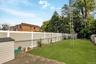 62-45 69th Pl, Middle Village, NY 11379 - Photo 21