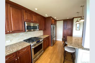 27010 Grand Central Parkway #12O, Floral Park, NY 11005 - Photo 13