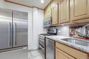 14736 Charter Rd, Kew Gardens, NY 11435 - Photo 11