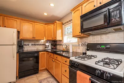 2319 Wilshire Lane #B19, Oakdale, NY 11769 - Photo 15