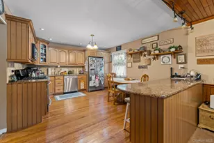 438 Lillian Blvd, Holbrook, NY 11741 - Photo 9