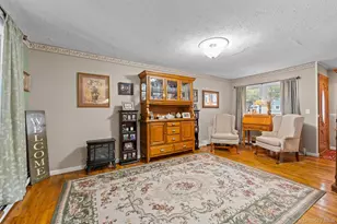 438 Lillian Blvd, Holbrook, NY 11741 - Photo 15