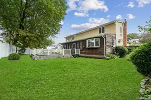 438 Lillian Blvd, Holbrook, NY 11741 - Photo 31