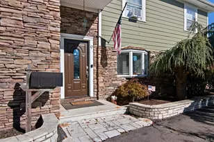 9 Coral Ct, Malverne, NY 11565 - Photo 3