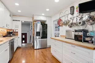 9 Coral Ct, Malverne, NY 11565 - Photo 19