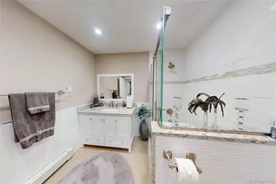 125 Spruce Street, Lindenhurst, NY 11757 - Photo 17