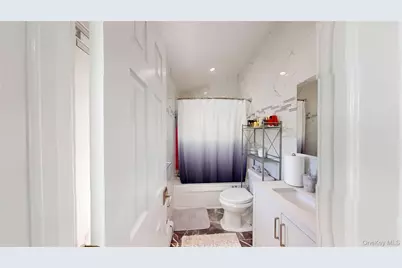 125 Spruce Street, Lindenhurst, NY 11757 - Photo 13