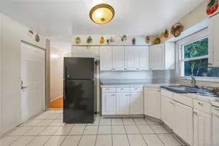 39 Botsford St, Hempstead, NY 11550 - Photo 5