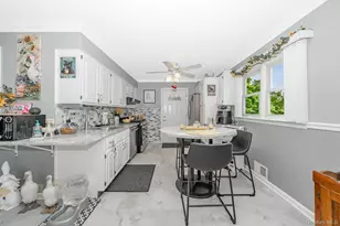 1019 Carll Dr, Bay Shore, NY 11706 - Photo 23