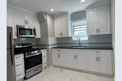 39 Fairfield Avenue #2nd Fl, Mineola, NY 11501 - Photo 7