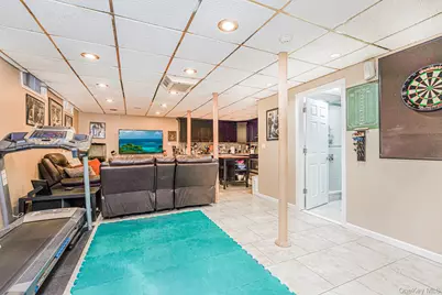 244 Woehrle Avenue, New York, NY 10312 - Photo 37