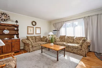 31 Walnut Avenue, Farmingdale, NY 11735 - Photo 5