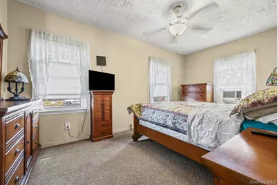 870 Guy Lombardo Avenue, Freeport, NY 11520 - Photo 15