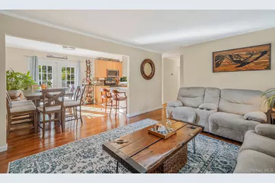 22 5th Avenue, Smithtown, NY 11787 - Photo 17