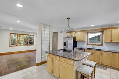 600 Plainview Road, Plainview, NY 11803 - Photo 15