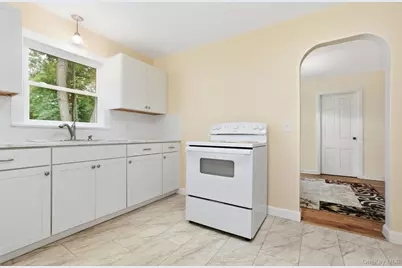 8 Walker Road, Poughkeepsie, NY 12603 - Photo 13