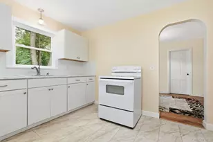 8 Walker Rd, Poughkeepsie, NY 12603 - Photo 13