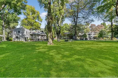 24 Whitewood Road, White Plains, NY 10603 - Photo 11