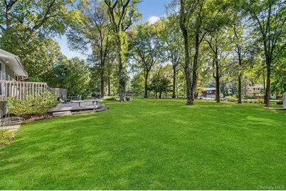 24 Whitewood Road, White Plains, NY 10603 - Photo 9