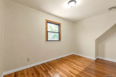 7653 268th Street, Glen Oaks, NY 11040 - Photo 13