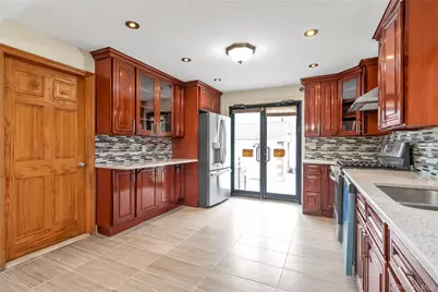 7653 268th Street, Glen Oaks, NY 11040 - Photo 5