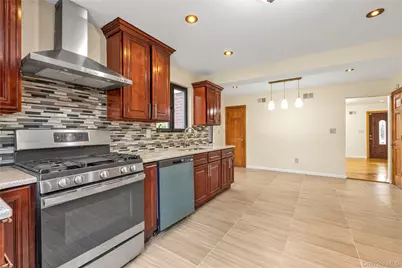 7653 268th Street, Glen Oaks, NY 11040 - Photo 7