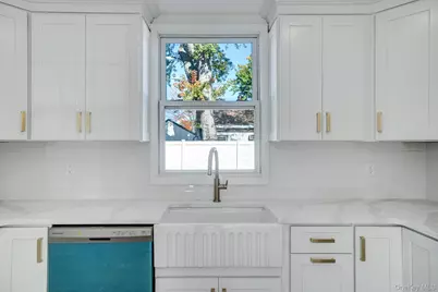 23 Chase Lane, Levittown, NY 11756 - Photo 9