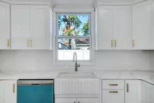 23 Chase Ln, Levittown, NY 11756 - Photo 9