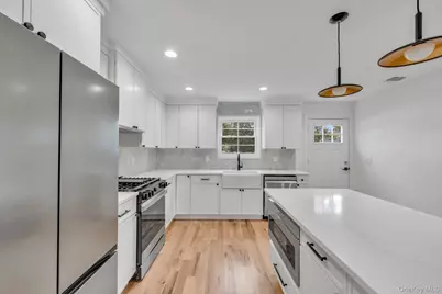 27 Elizabeth Court, Hempstead, NY 11550 - Photo 13