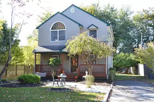 386 Grove Ave, Patchogue, NY 11772 - Photo 3