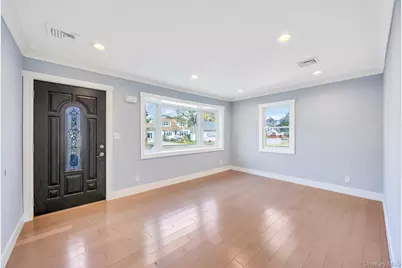 259 35th Street, Lindenhurst, NY 11757 - Photo 7