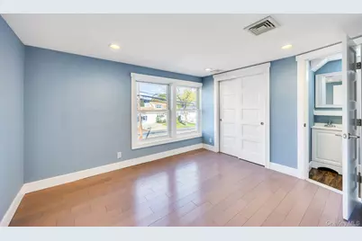 259 35th Street, Lindenhurst, NY 11757 - Photo 17