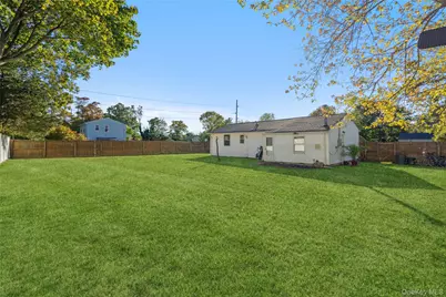 501 Scherger Avenue, Patchogue, NY 11772 - Photo 15