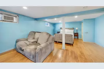 60 Underhill Avenue, Hicksville, NY 11801 - Photo 19