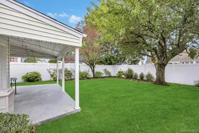 60 Underhill Avenue, Hicksville, NY 11801 - Photo 3